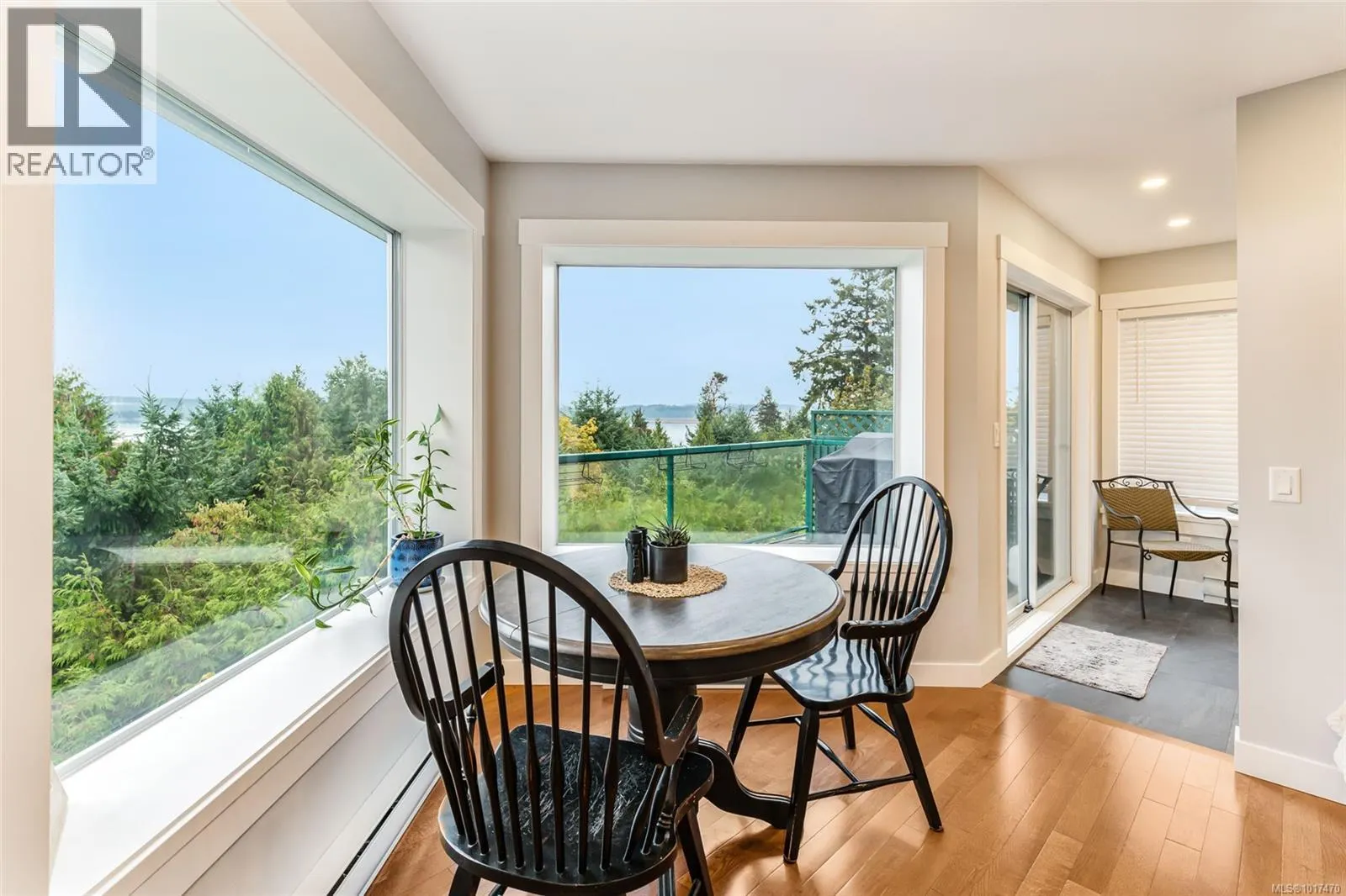 978 Highview Terr