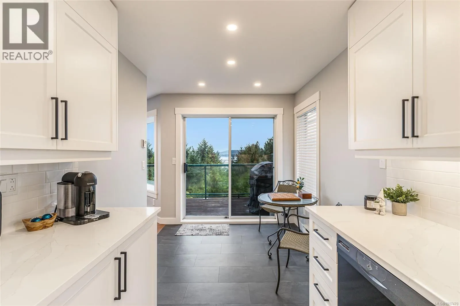 978 Highview Terr