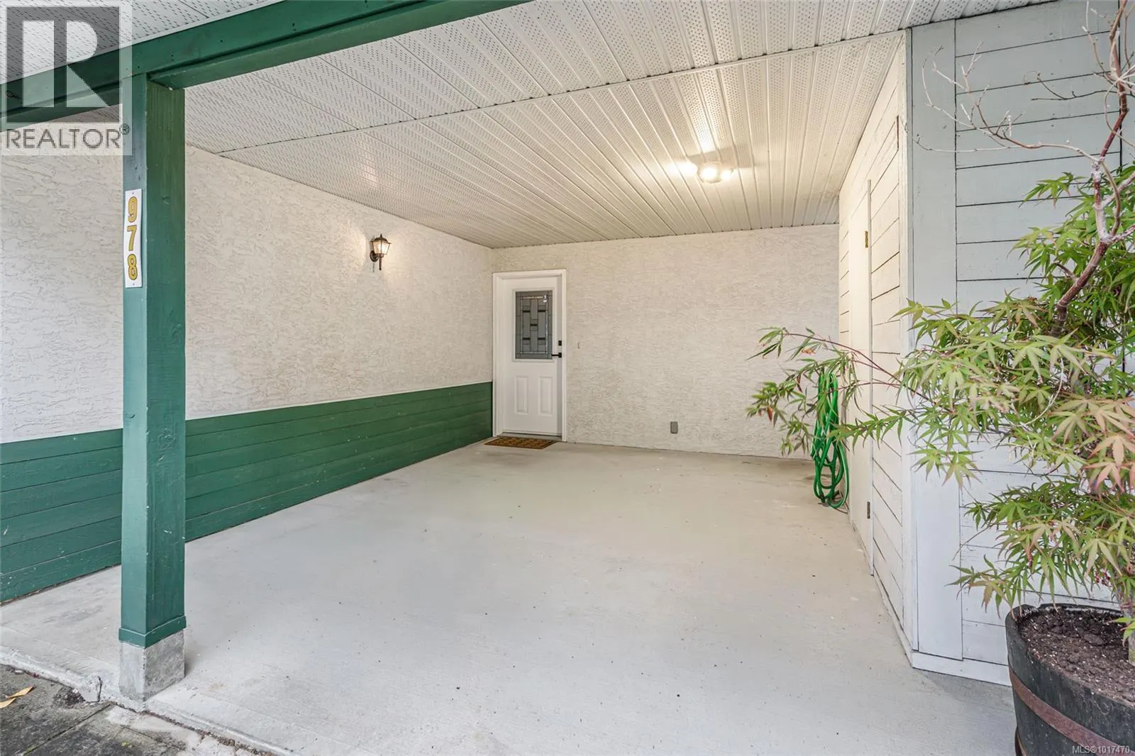 978 Highview Terr
