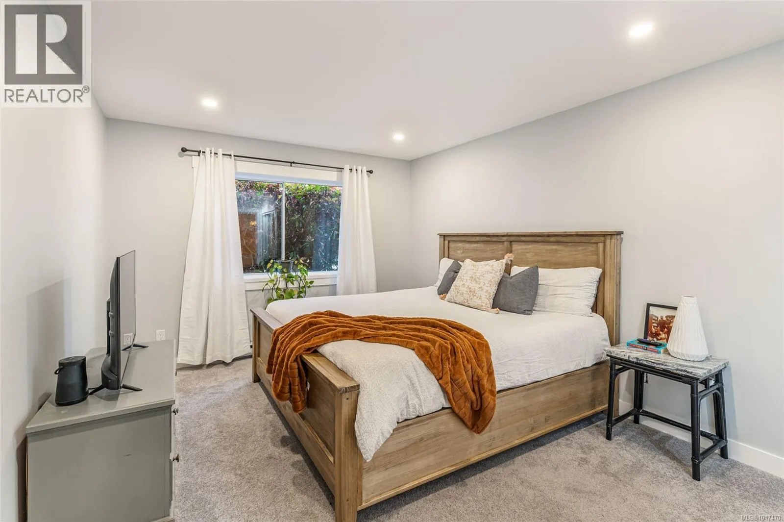 978 Highview Terr