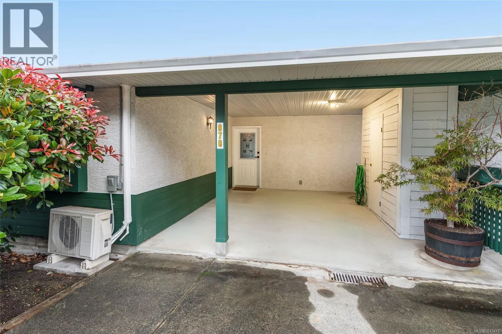 978 Highview Terr