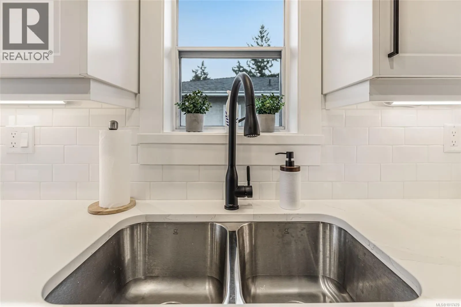 978 Highview Terr