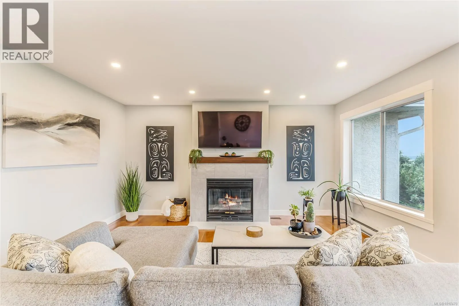 978 Highview Terr