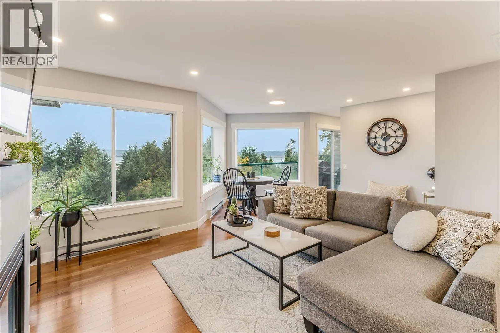 978 Highview Terr