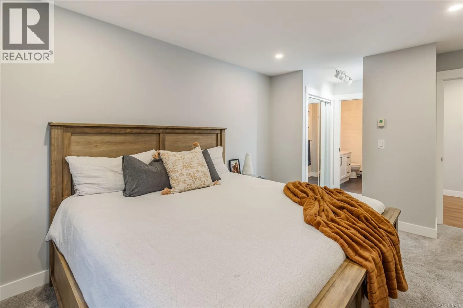 978 Highview Terr