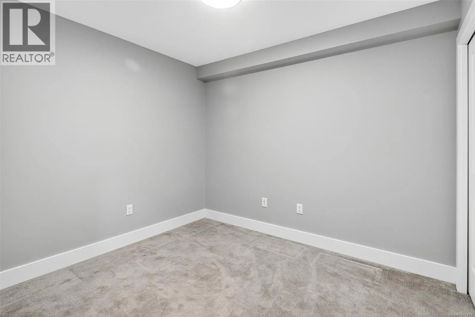 948 Warbler Close