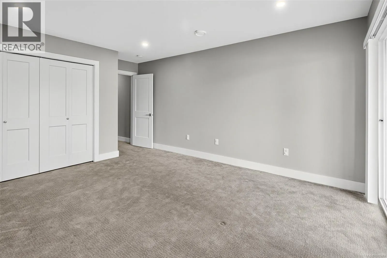 948 Warbler Close