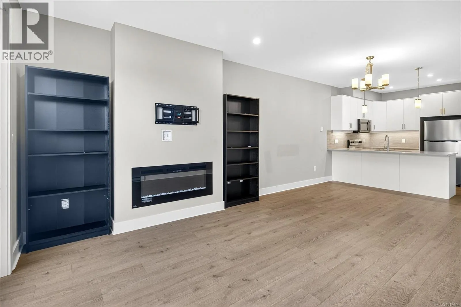 948 Warbler Close