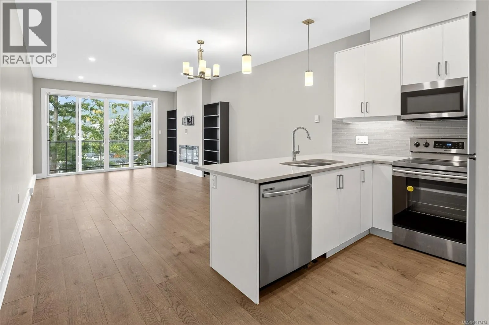 948 Warbler Close