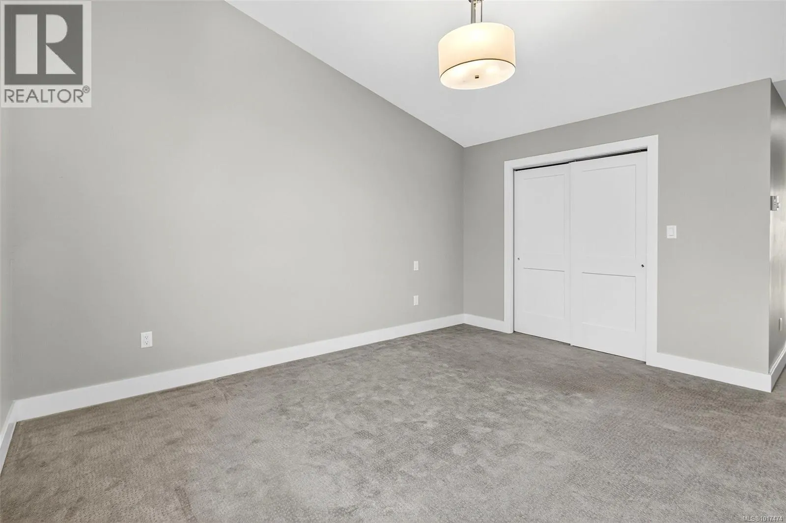 948 Warbler Close