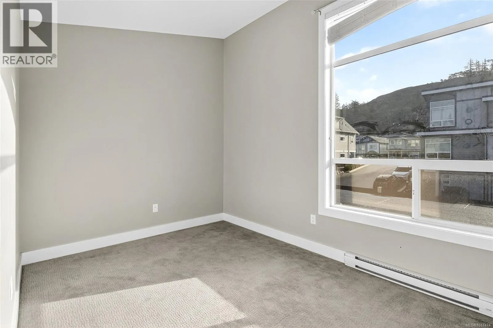 948 Warbler Close
