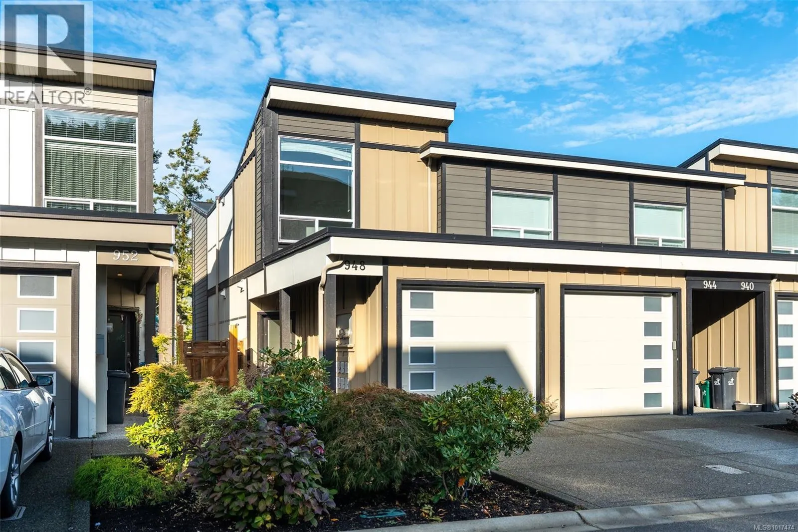 948 Warbler Close