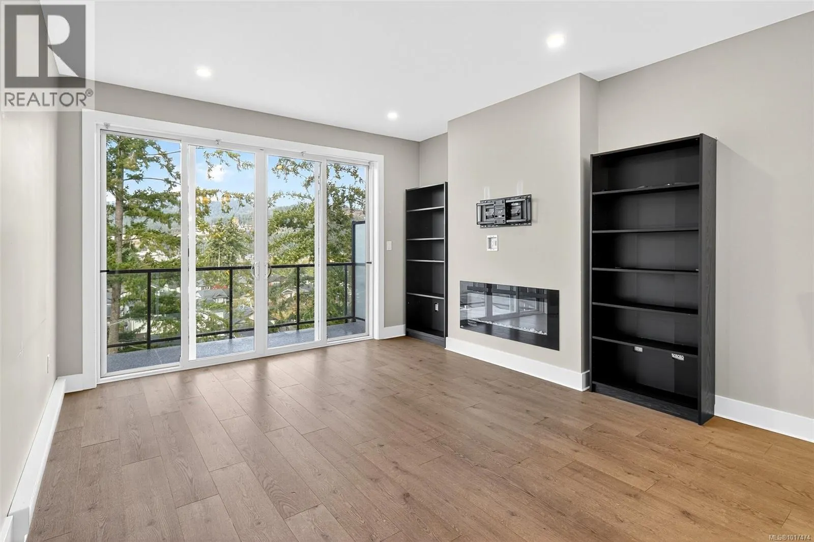 948 Warbler Close
