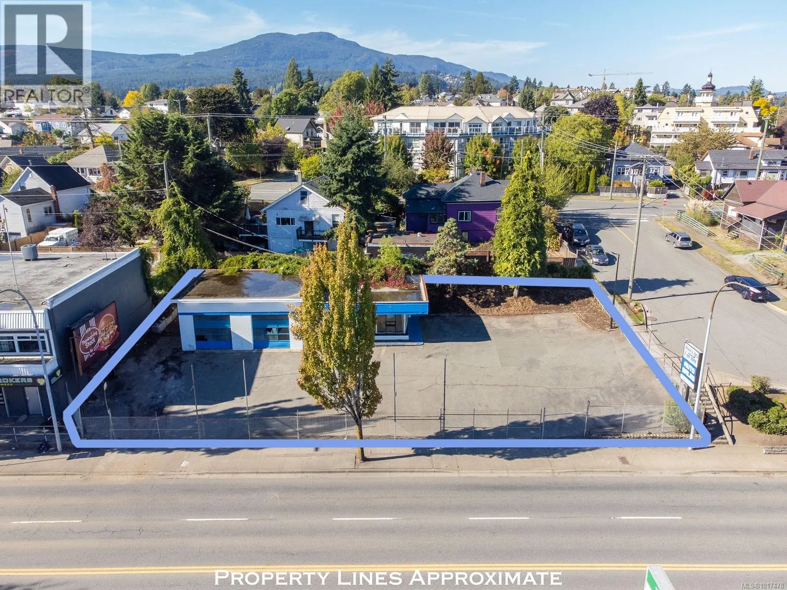 110 Nicol St