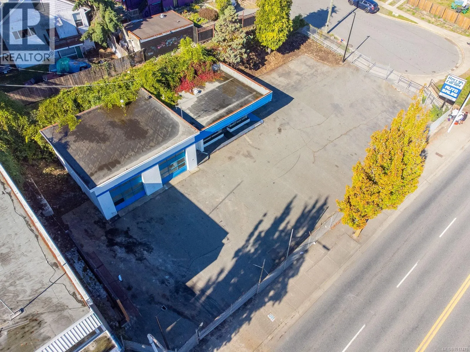 110 Nicol St