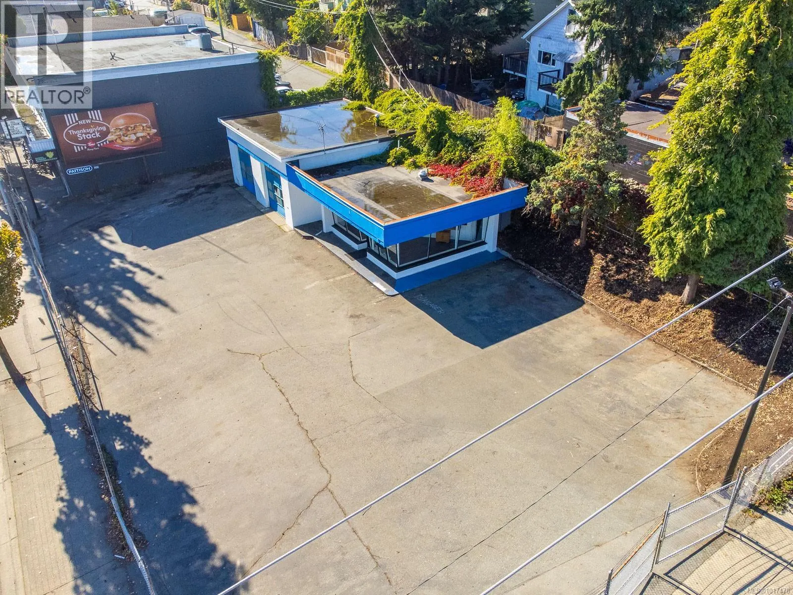 110 Nicol St