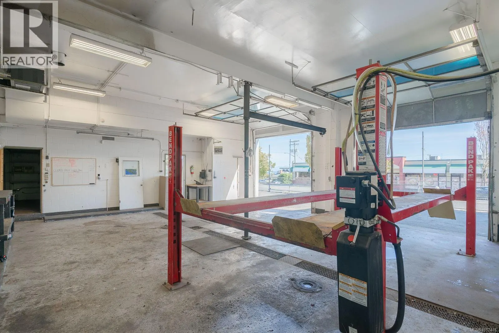 110 Nicol St
