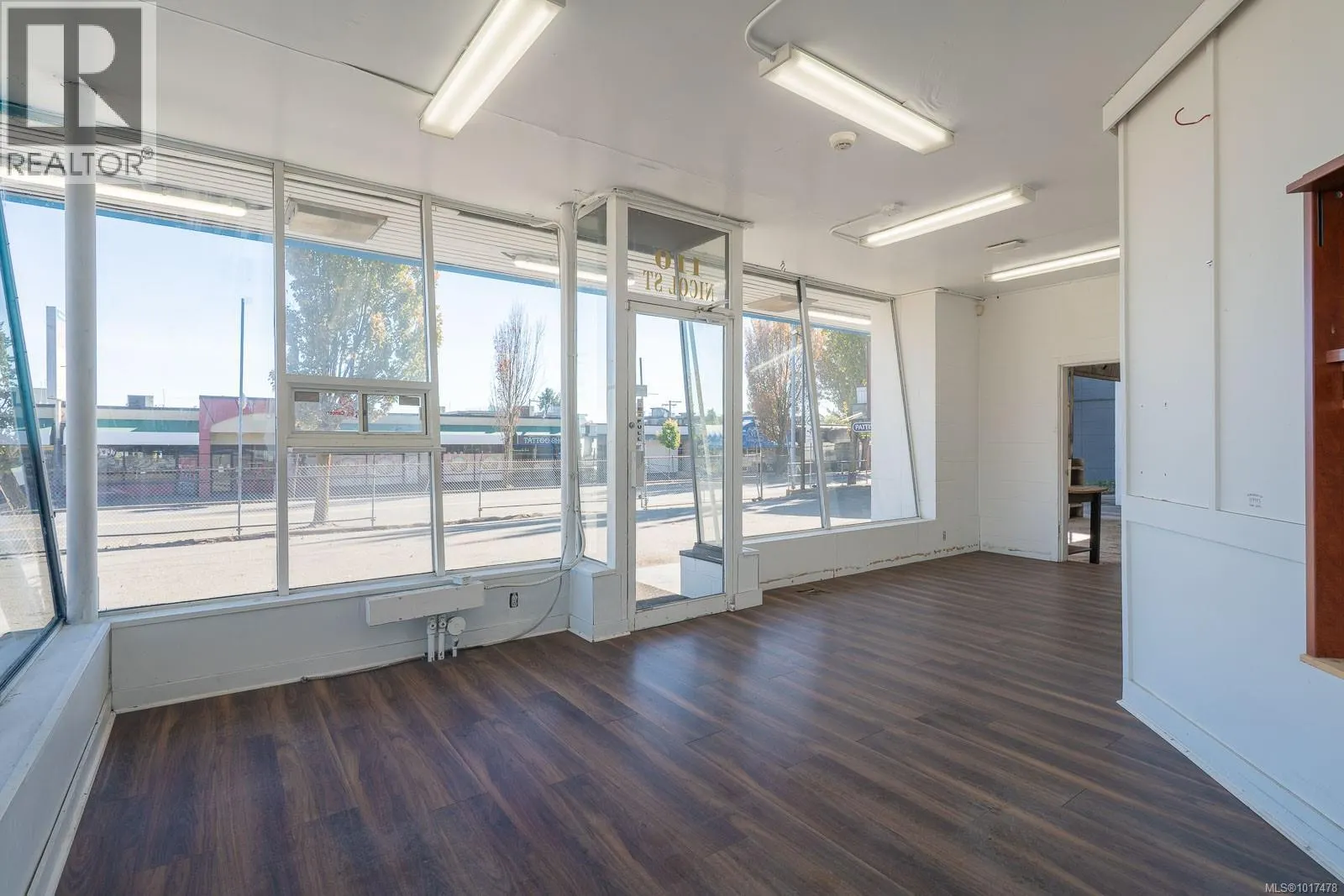 110 Nicol St