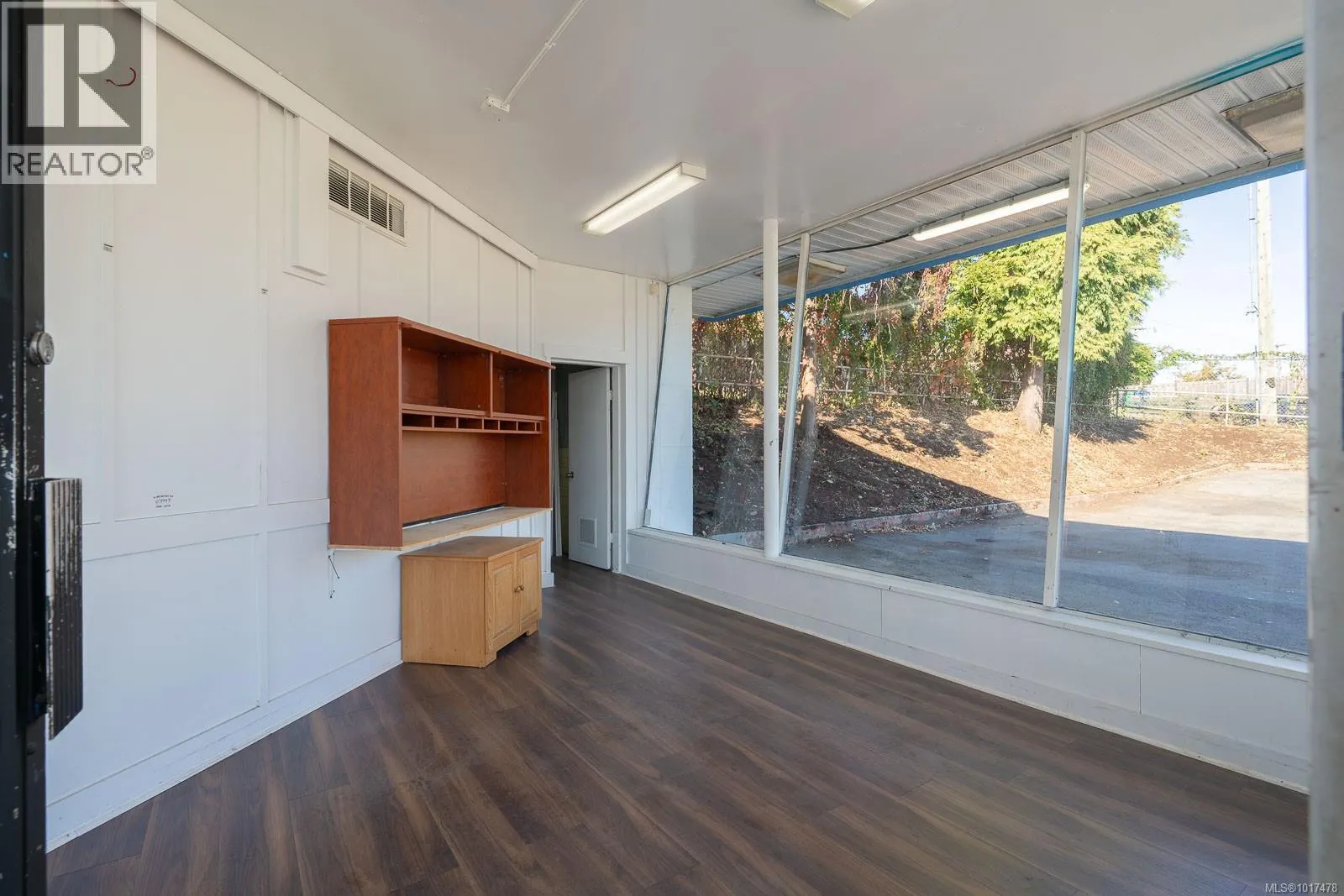 110 Nicol St