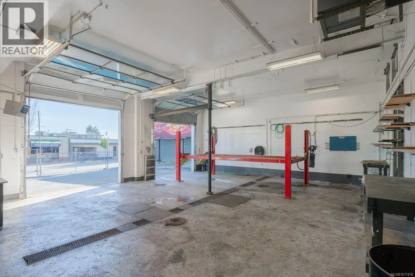 110 Nicol St