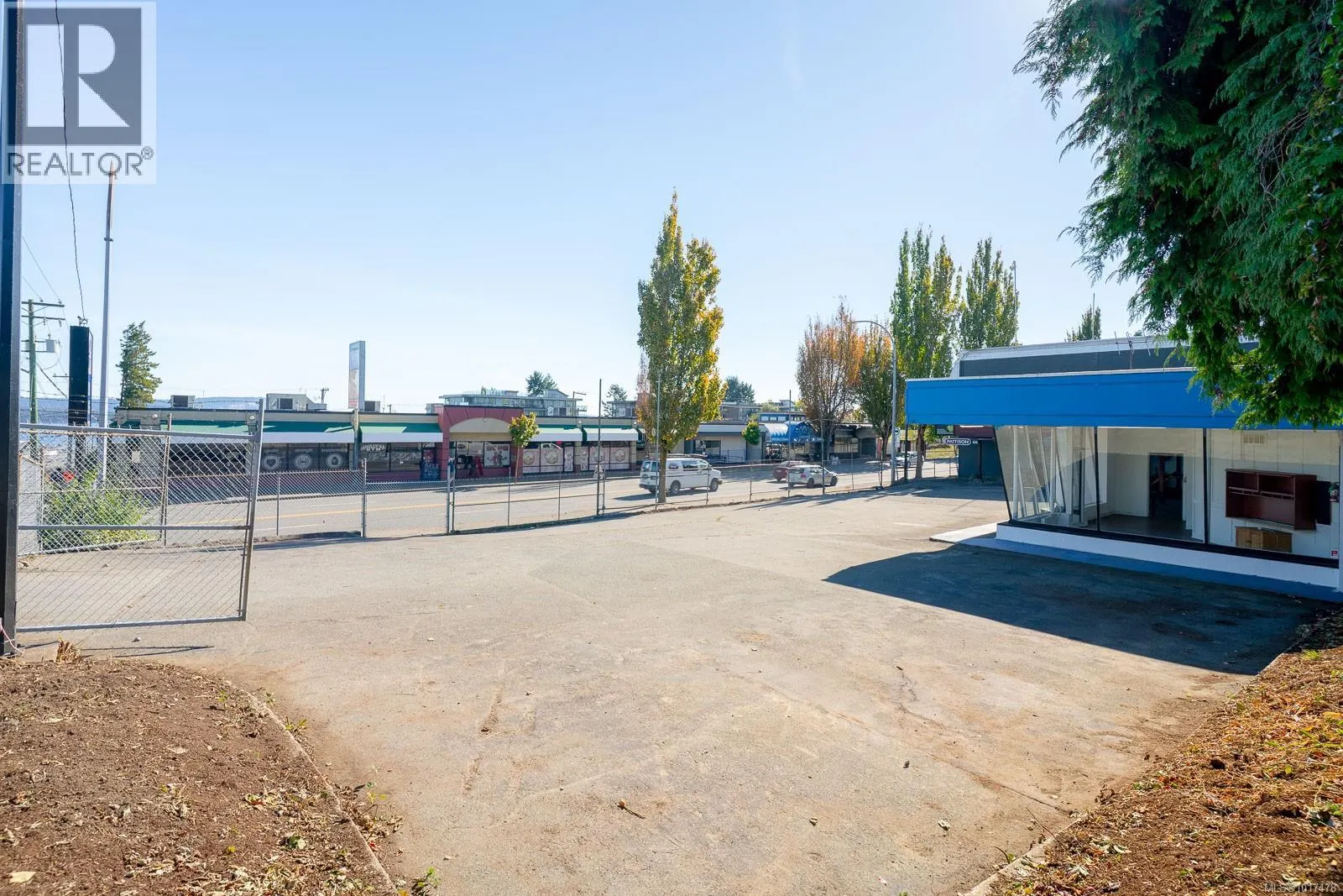 110 Nicol St