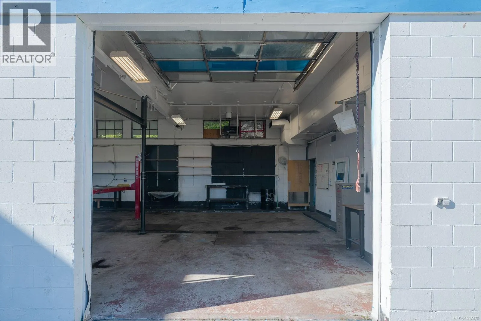 110 Nicol St