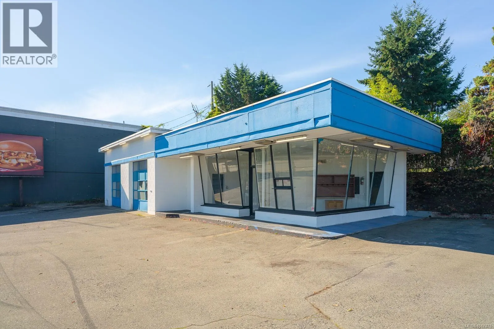 110 Nicol St