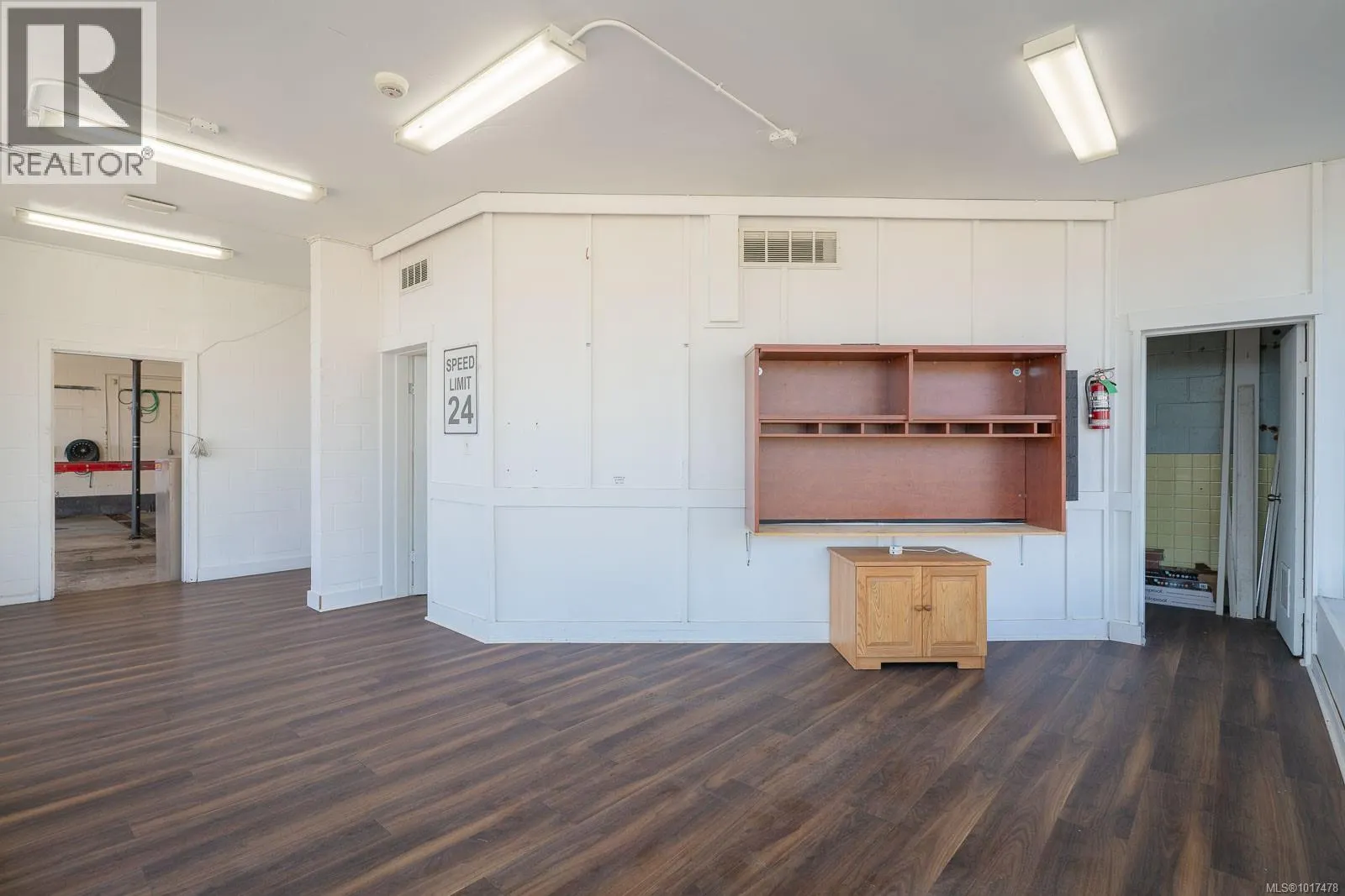 110 Nicol St