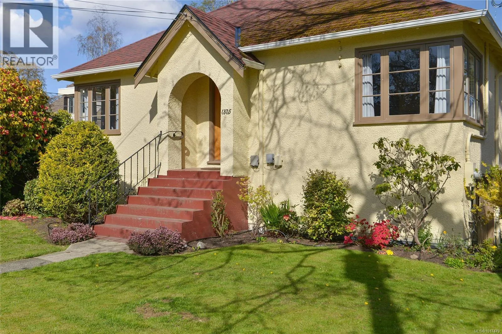 1375 Monterey Ave