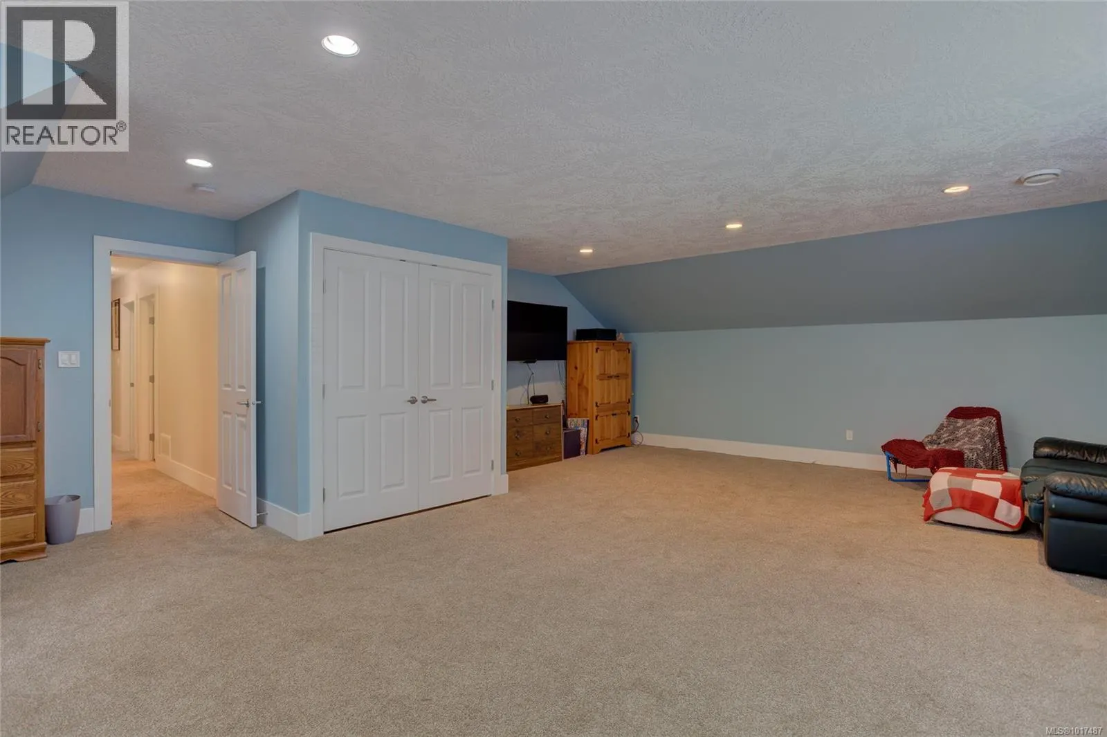 2 6740 Considine Ave