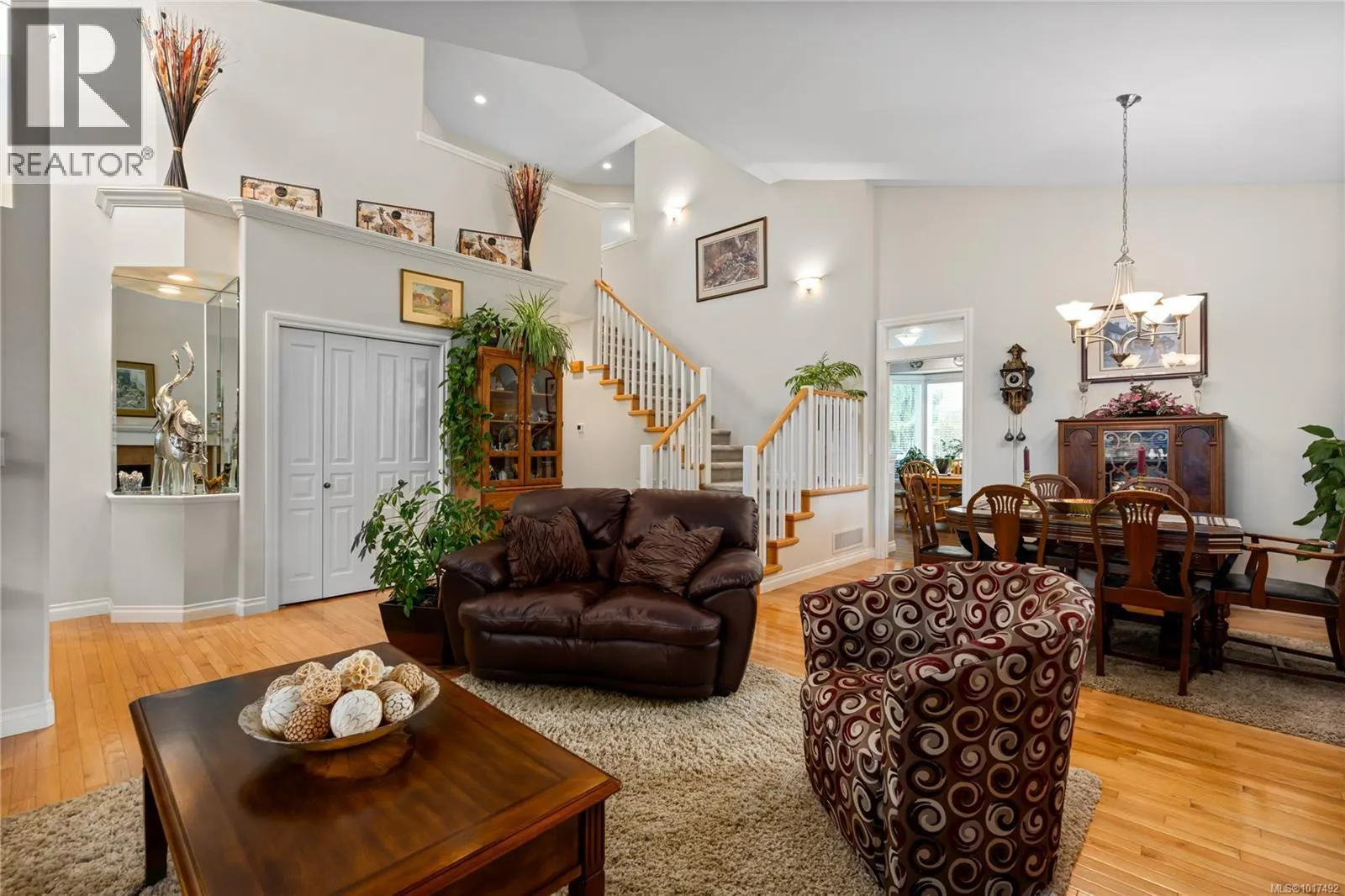 5464 Altavista Dr