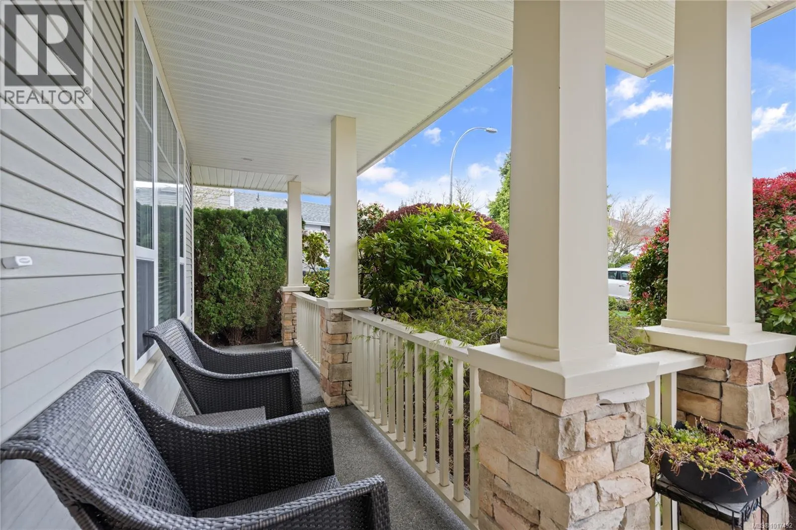 5464 Altavista Dr