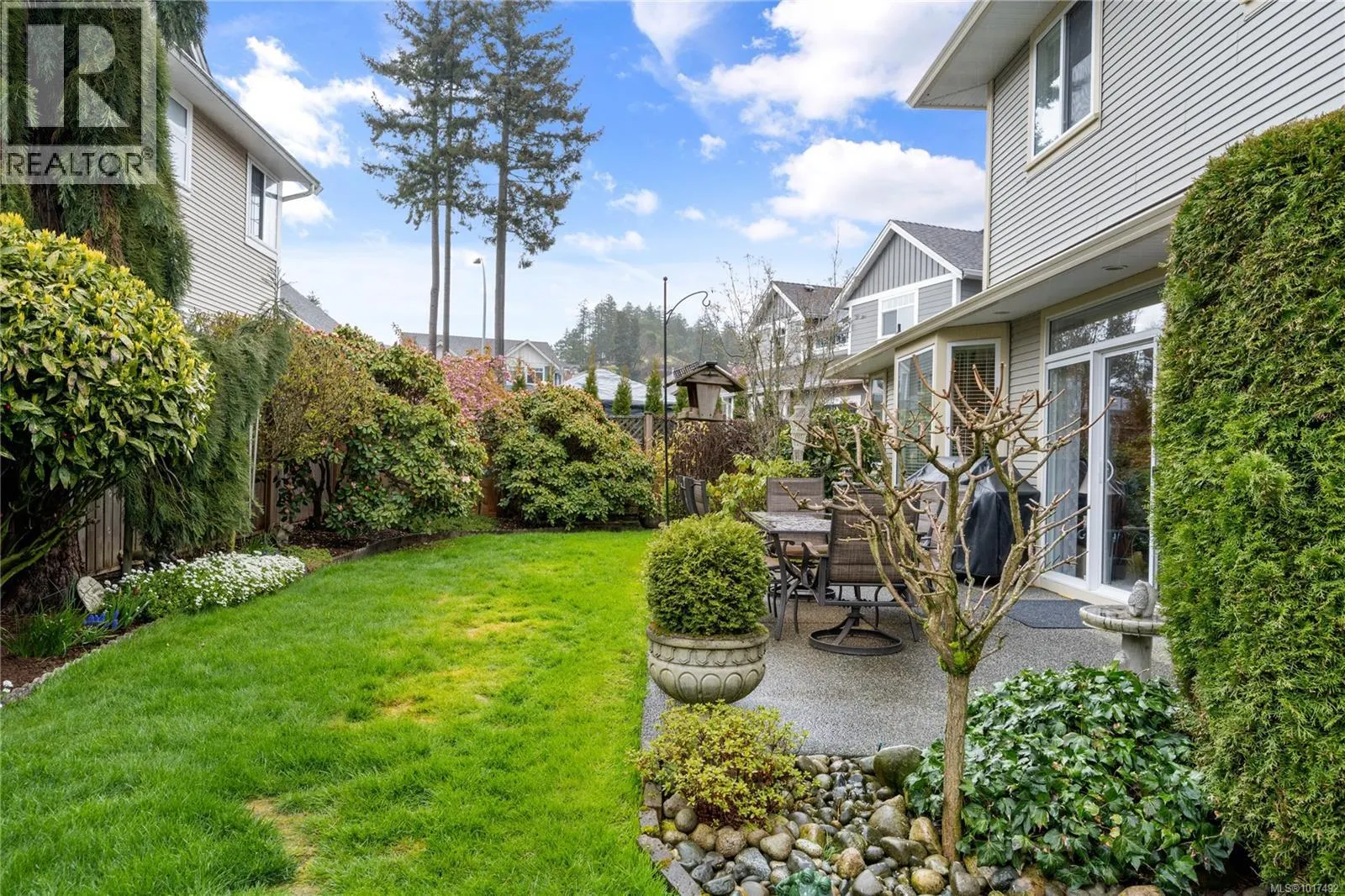 5464 Altavista Dr