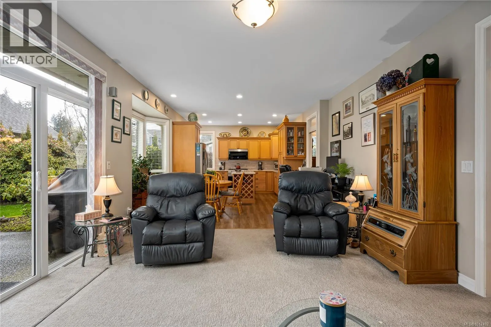 5464 Altavista Dr