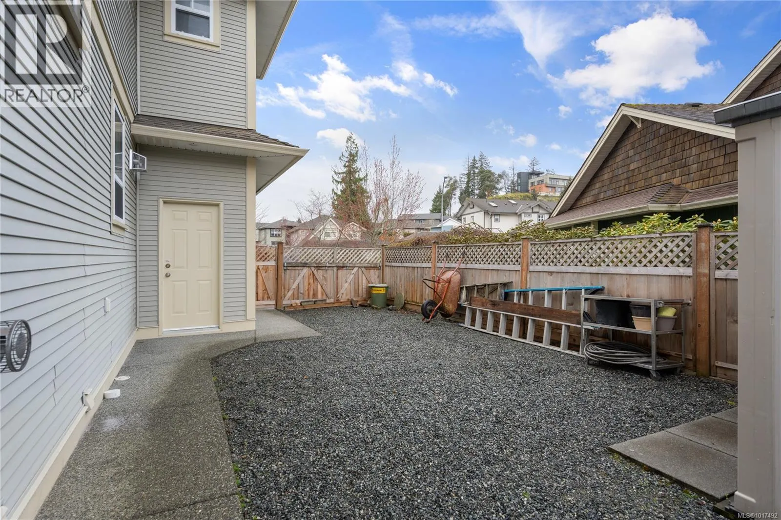 5464 Altavista Dr