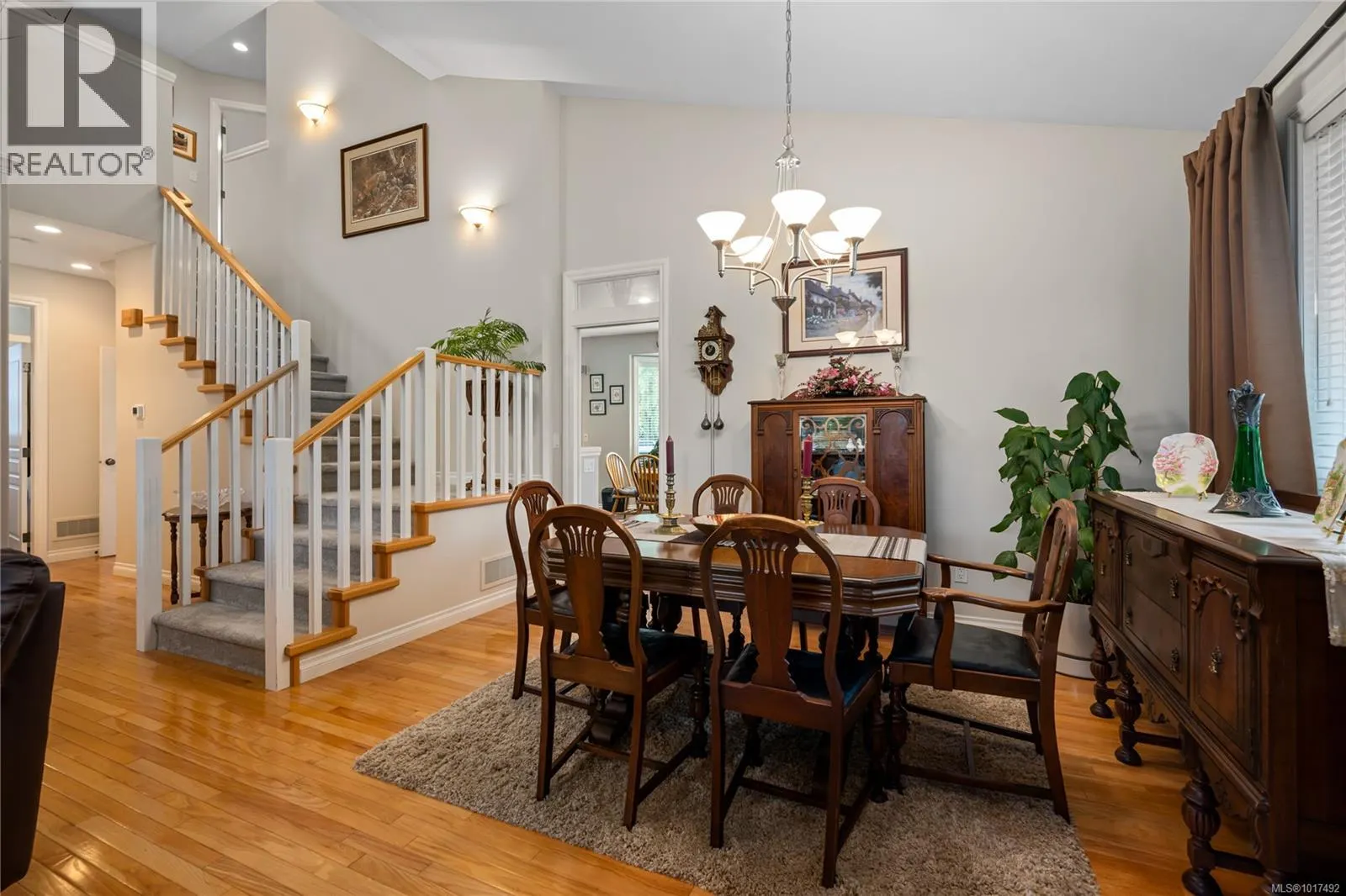 5464 Altavista Dr