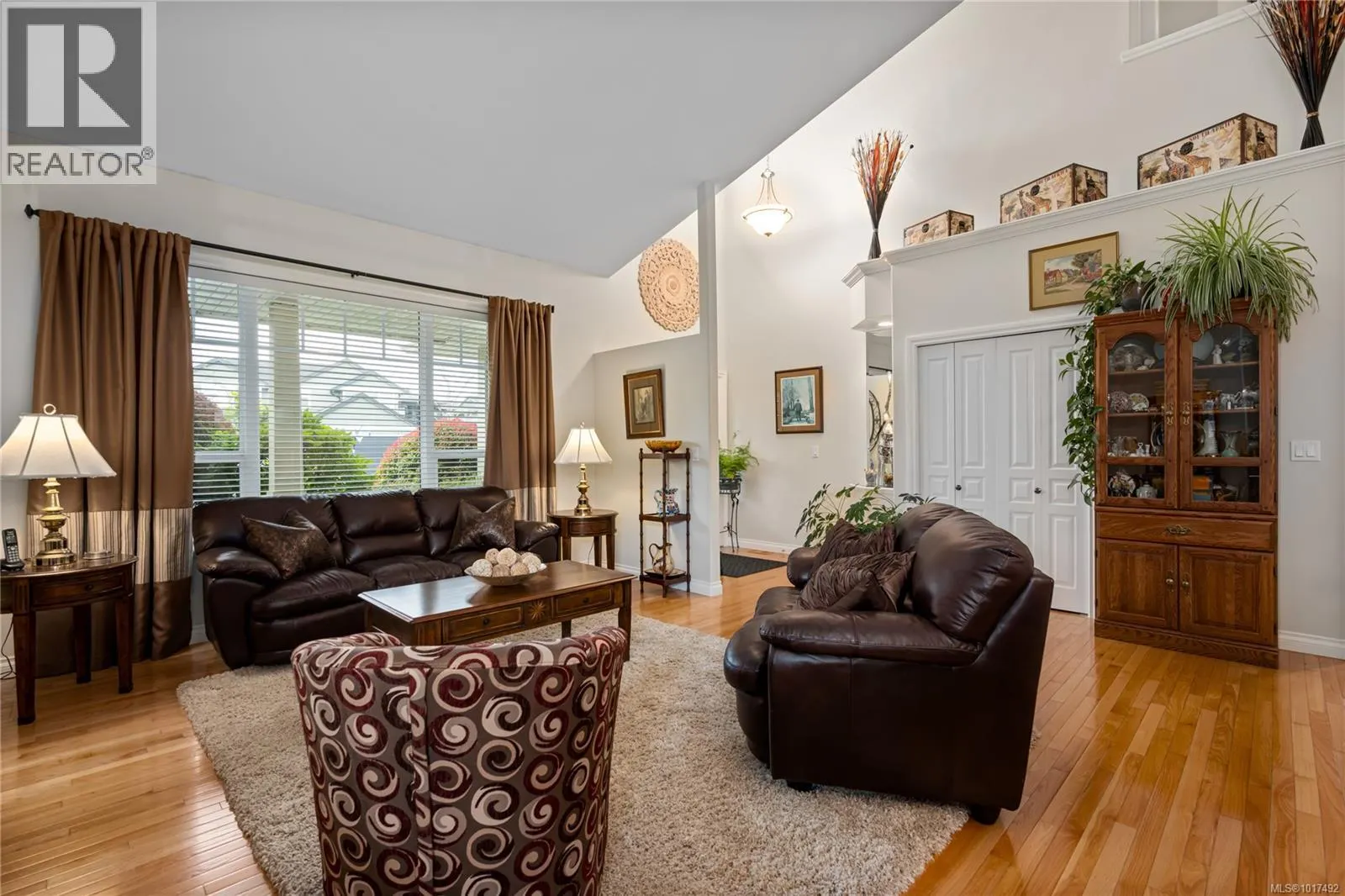 5464 Altavista Dr