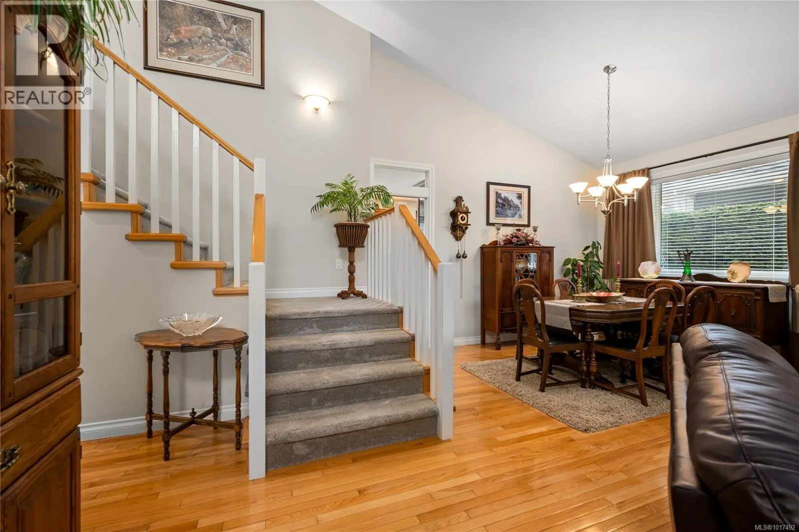 5464 Altavista Dr