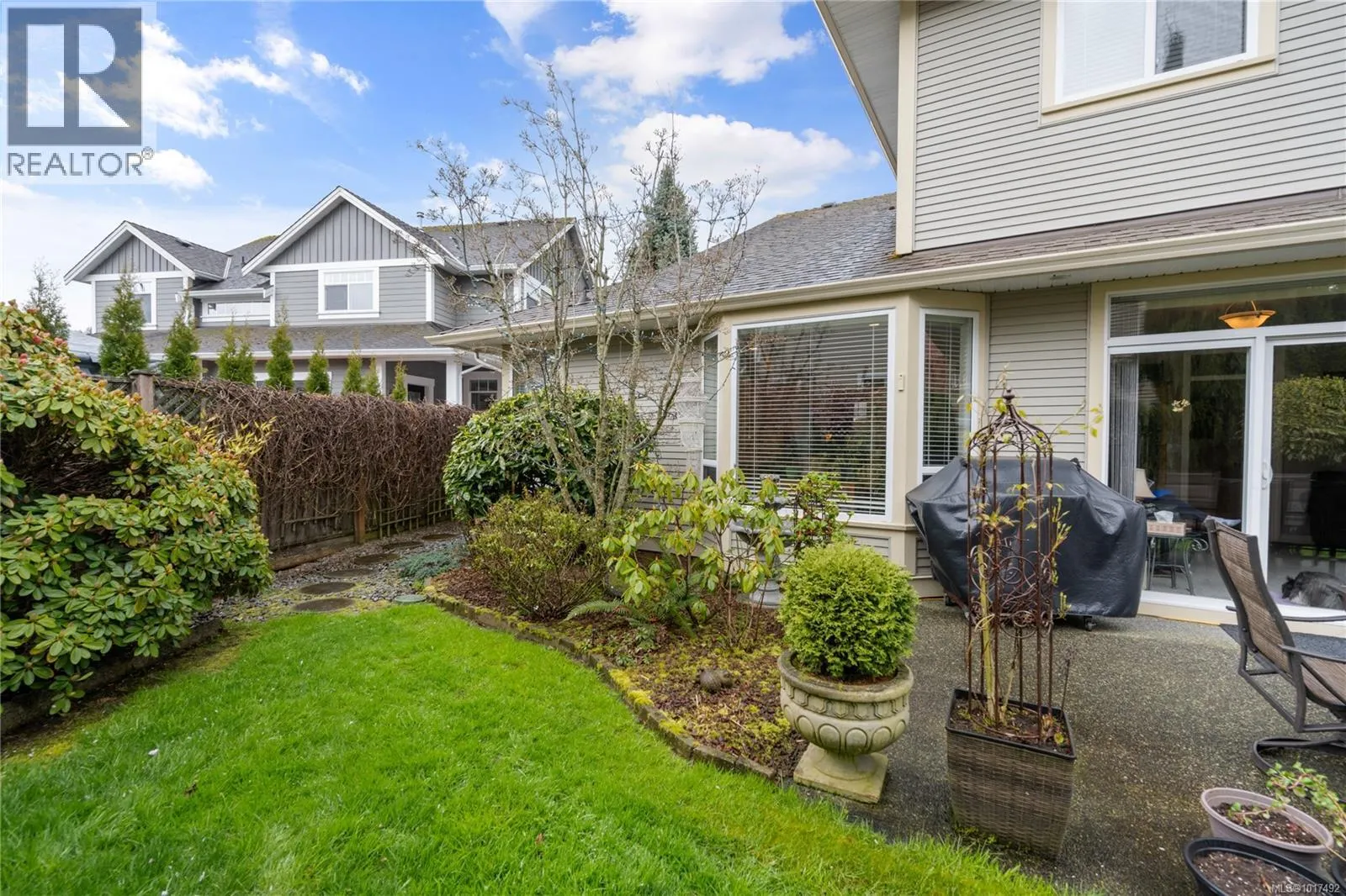 5464 Altavista Dr