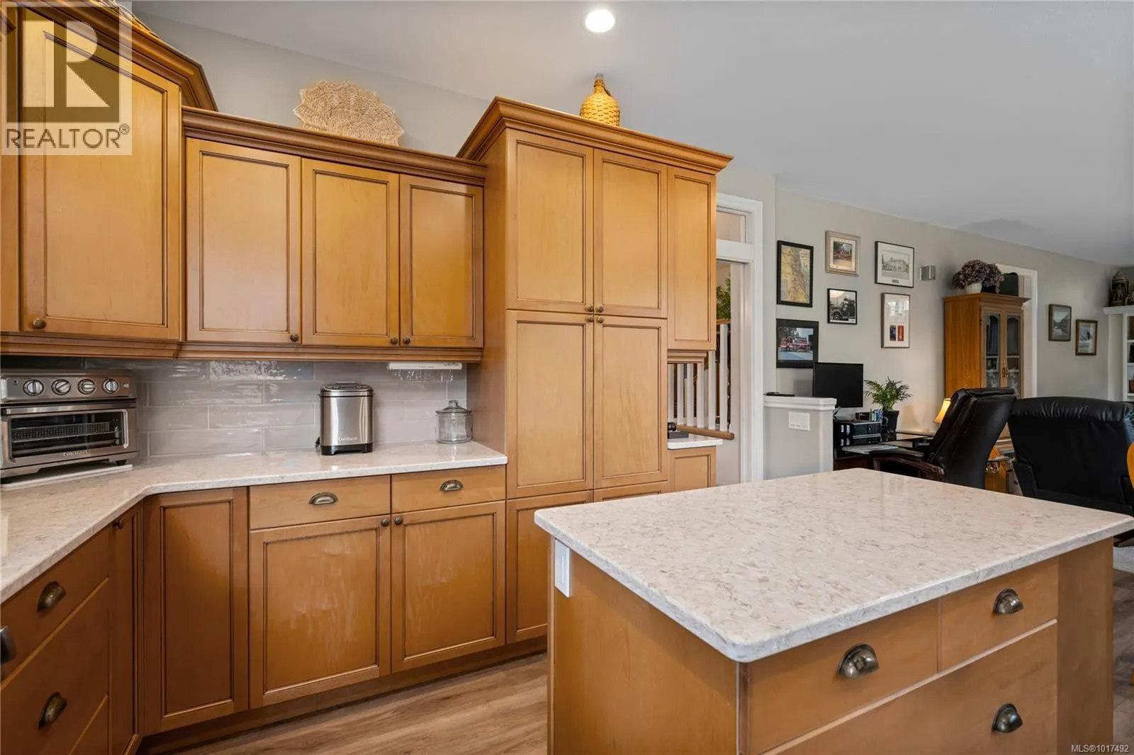 5464 Altavista Dr