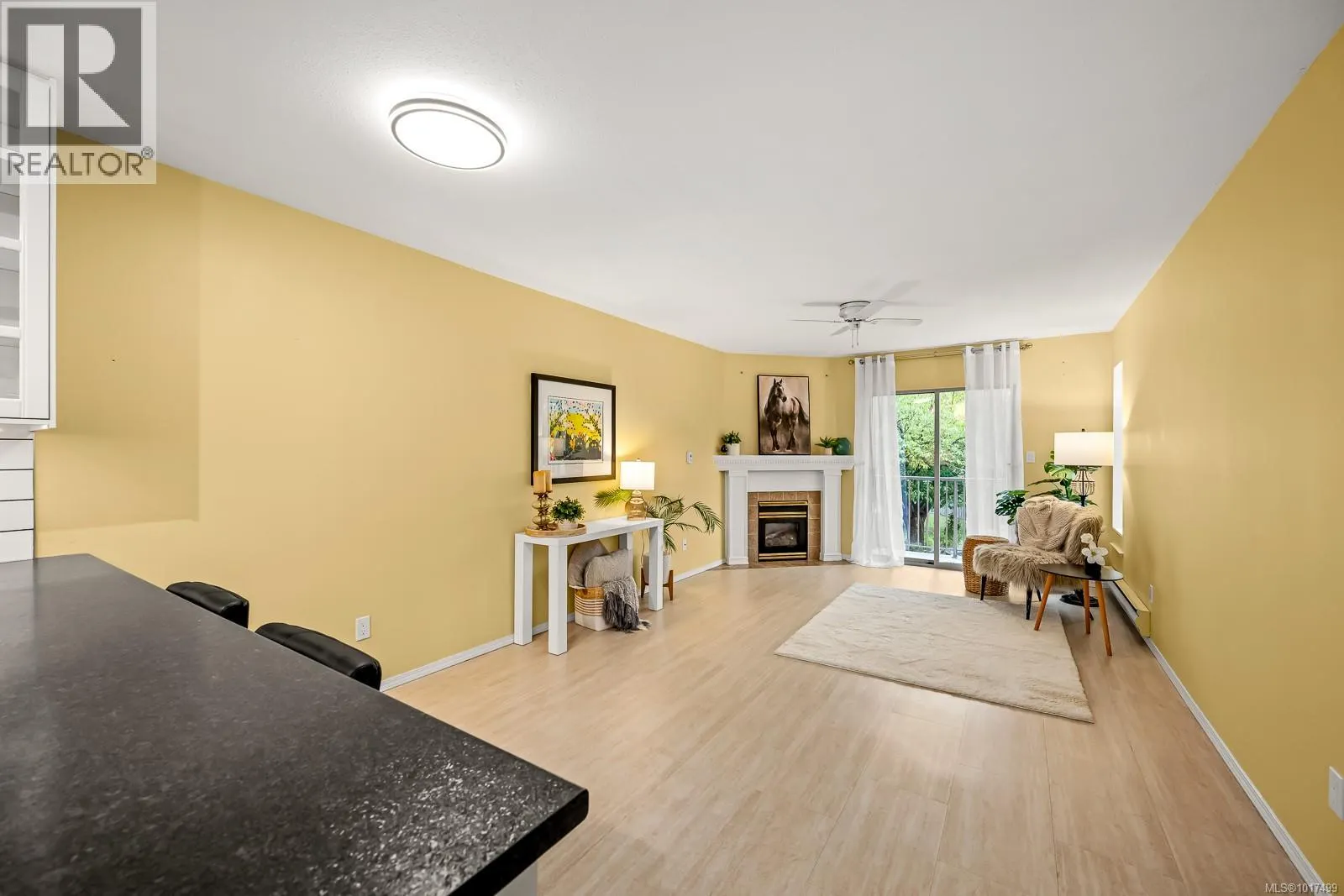 203 4686 Alderwood Pl