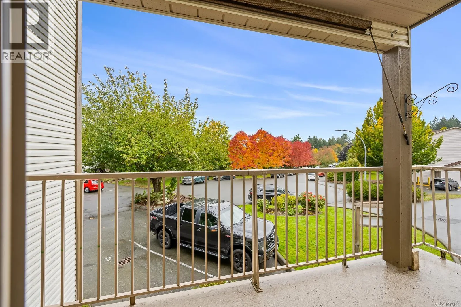 203 4686 Alderwood Pl