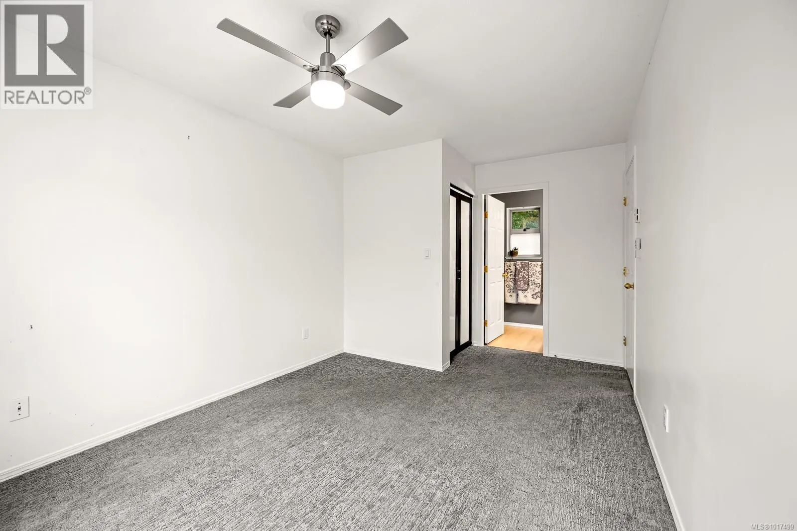 203 4686 Alderwood Pl