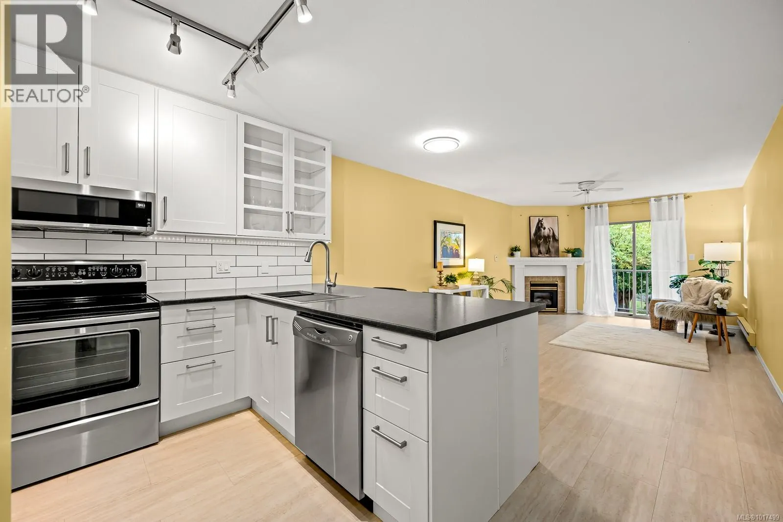 203 4686 Alderwood Pl