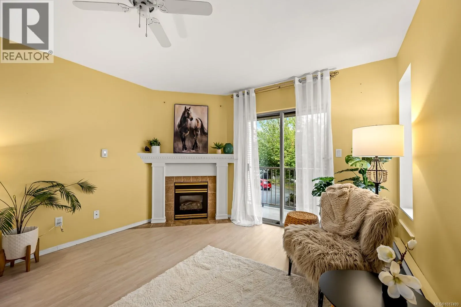 203 4686 Alderwood Pl