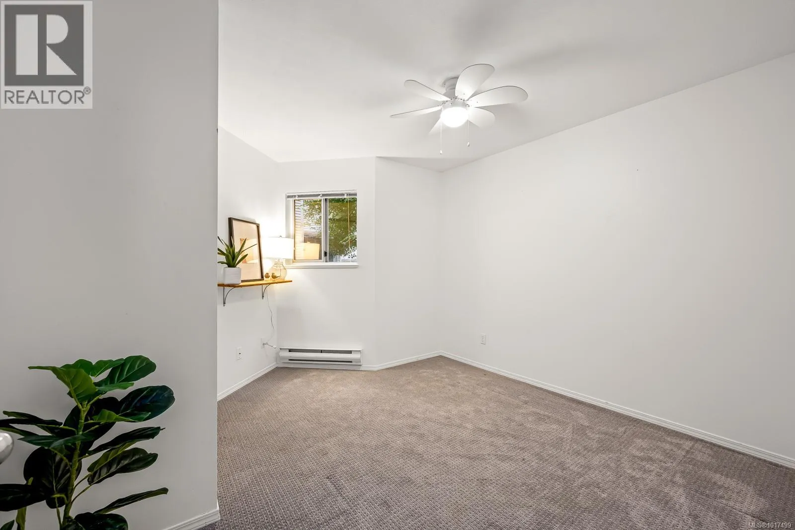 203 4686 Alderwood Pl