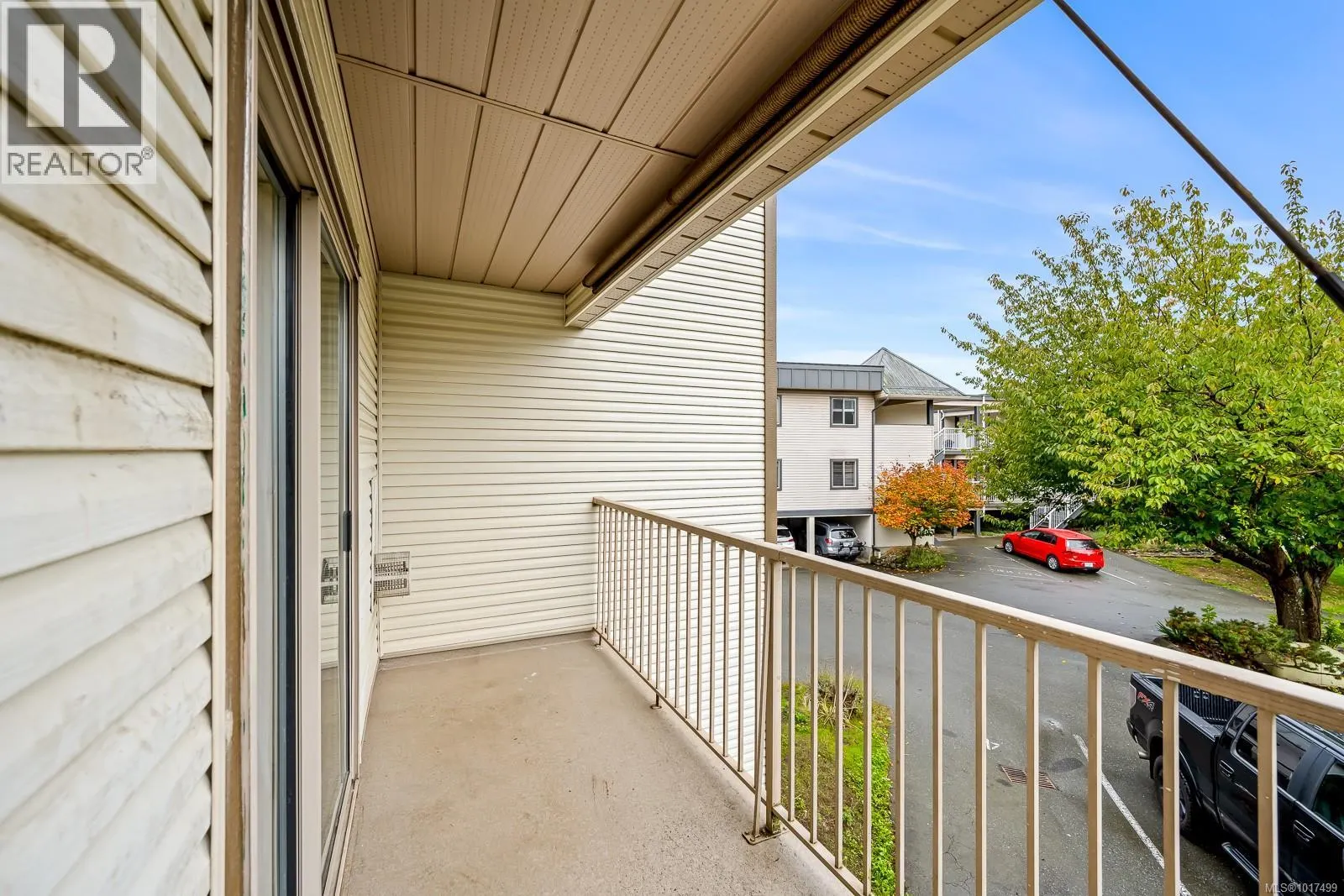 203 4686 Alderwood Pl