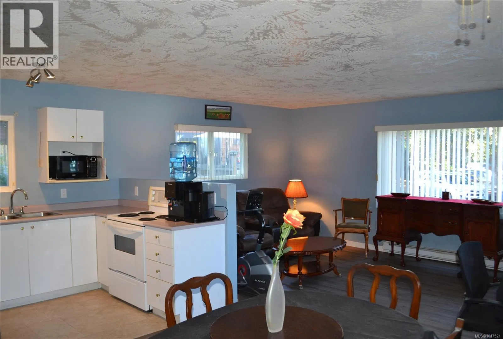 25 1201 Craigflower Rd