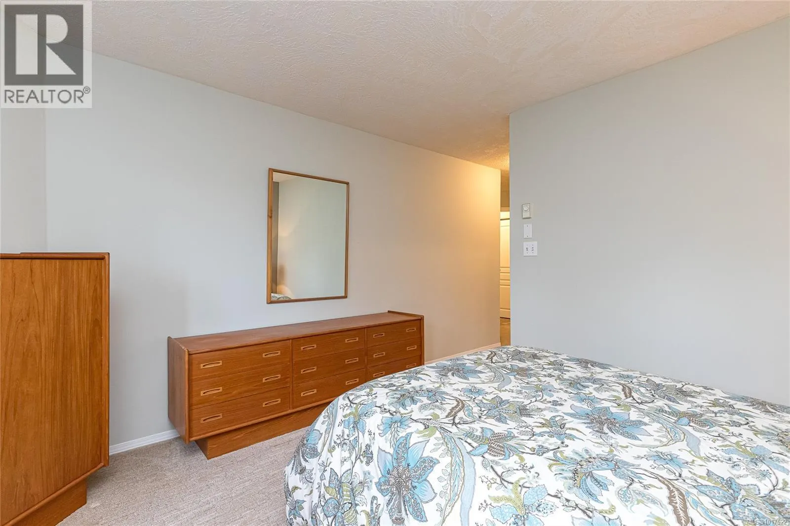 211 490 Marsett Pl