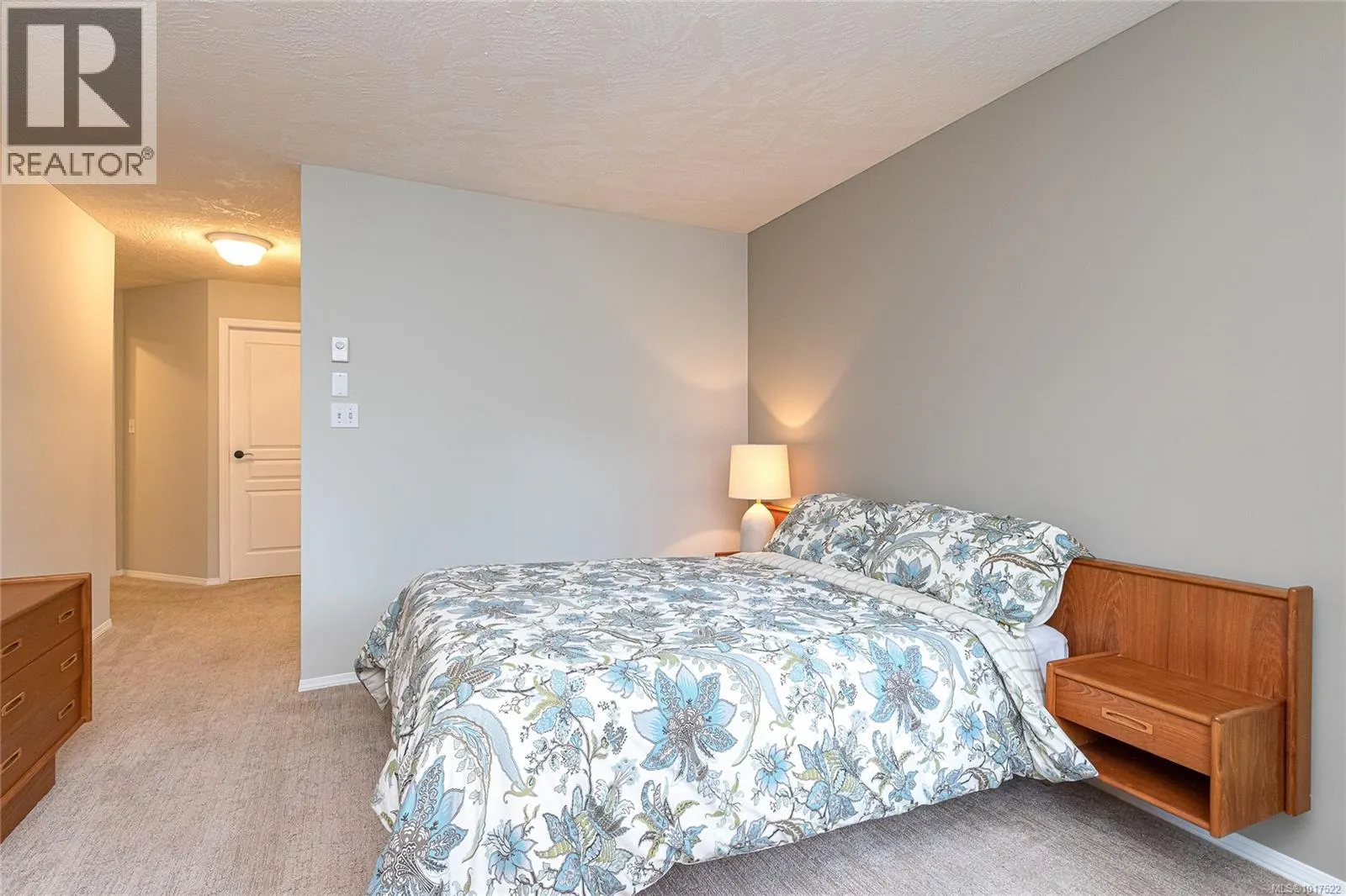 211 490 Marsett Pl